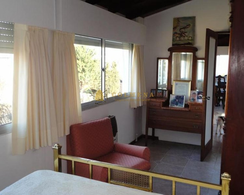 Venta Y Alquiler Temporario De Gran Casa En Pinares A Una Cuadra De La Playa- Ref: 4176