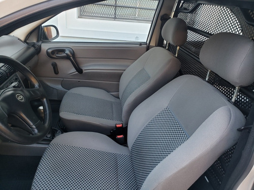Imagen 10 de 17 de Chevrolet Corsa 2010 1.4 Cargo