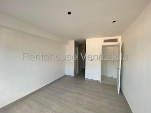 Apartamento Remodelado En Venta, Urb. Las Mercedes