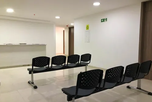 Consultorio En Arriendo/venta En Bella Suiza. Cod A1509