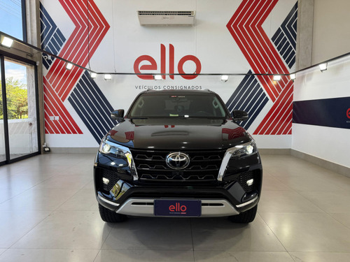 Toyota Hilux SW4 2.8 D-4D TURBO DIESEL SRX 4X4 AUTOMÁTICO