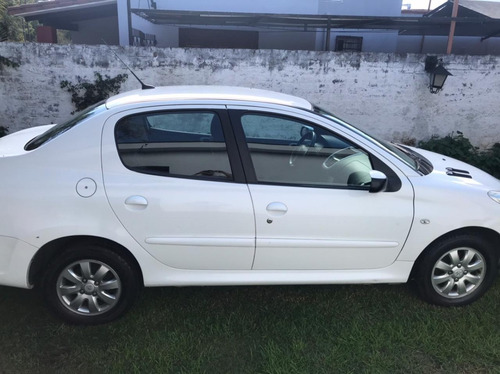 Peugeot 207 Xs Compact 1.4n 4 Ptas. Mt / Nafta / 2010