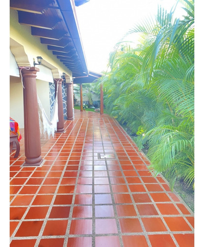 Vendo Casa En Los Naranjos Remodelada