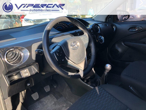 Toyota Etios U$s 2500 Y Cuotas En Pesos 1.5 2015 Impecable!