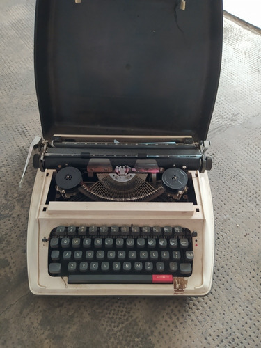 Máquina De Escribir Antigua Vintage En Maletin