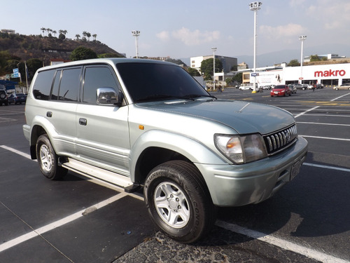 Imagen 2 de 9 de Toyota Prado