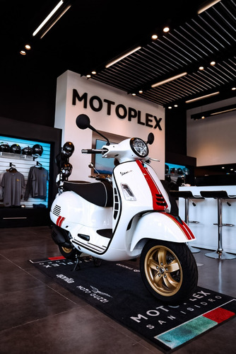 Imagen 5 de 18 de Vespa Gts Super 300 Racing Sixties Disponible Ya