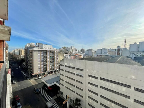 Imagen 2 de 20 de Excelente Departamento 3 Ambientes Totalmente Amueblado A Nuevo Sobre Avda. Colon 7 Piso Al Frente, C/lavadero Vista Lateral Al Mar Impecable