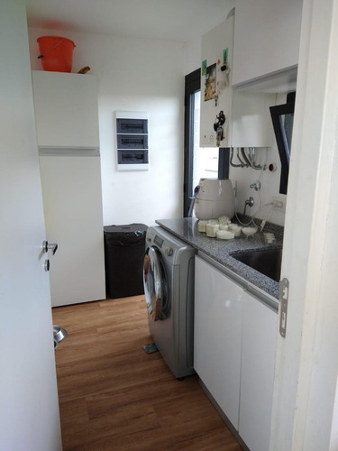 Imagen 11 de 30 de Casa Moderna En Barrio Vistas