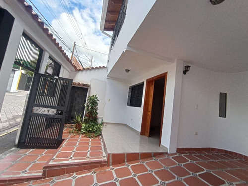 Imagen 3 de 16 de Casa En Urb Semiprivada, Ubicada En Patiecitos. Adlz