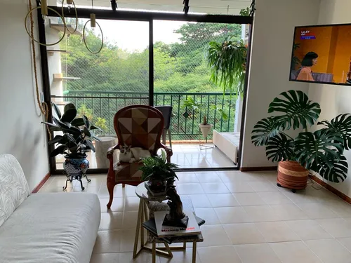 Venta Espectacular Apartameno Sur De Cali.barrio Quintas De Don Simon. Quinto Piso, Sin Ascensor. Parqueadero Propio Cubierto. 88 Mts.