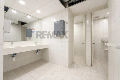Local Comercial 1.002 M² Paseo Huérfanos