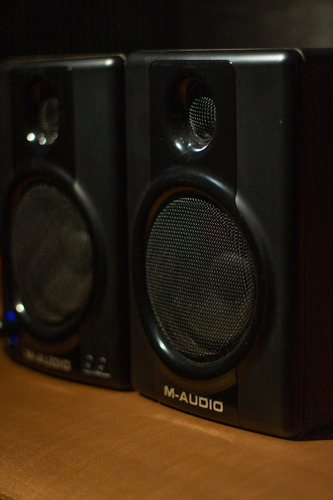Monitor De Áudio M-audio Av30 (par)