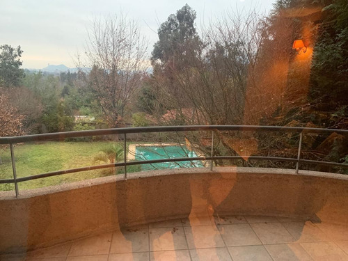 Casa En Venta De 4 Dorm. En Las Condes
