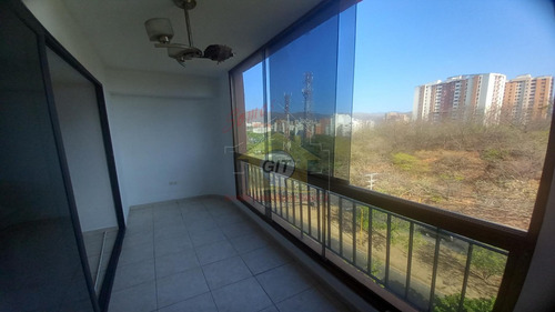 Apartamento En Alquiler En El Bosque, Semi Amoblado. 3 Habitaciones, Planta Eléctrica. Lm
