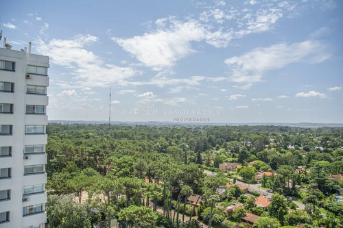 Hermoso Apartamento En Venta En Torre Bellagio, Punta Del Este.