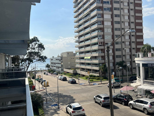 Imagen 12 de 13 de Apartamento En Península. 1 Dormitorio Y Medio. Garaje