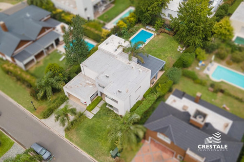 Imagen 19 de 30 de Importante Casa 2 Plantas. 3 Dormitorios En Venta. Piscina, Parque - Cadaques (funes Hills)