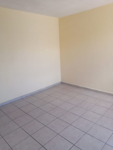 Imagen 4 de 13 de Casa En Renta De 3 Hab Uso De Suelo Comercial Cerca Del Cent