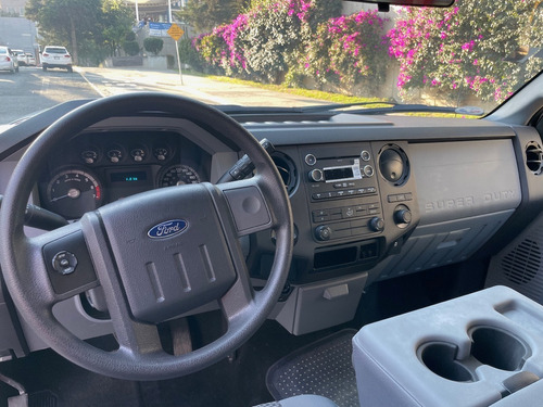 Imagen 6 de 13 de Ford F350 2016 Xl Clima Automatica Como Nueva 9,000 Km