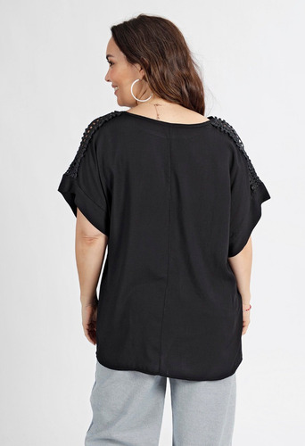 Imagen 3 de 4 de Blusa Remera De Poplin Manga Corta Puntillas Talles Grandes