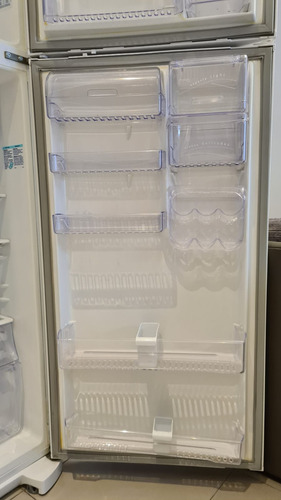 Heladera no frost Electrolux DF50 blanca con freezer 430L