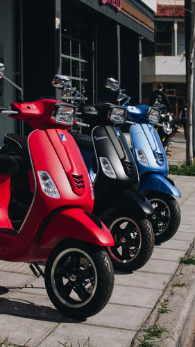 Imagen 15 de 17 de Scooter Piaggio Vespa Sxl 150 Roja Mate 0km Concesionario