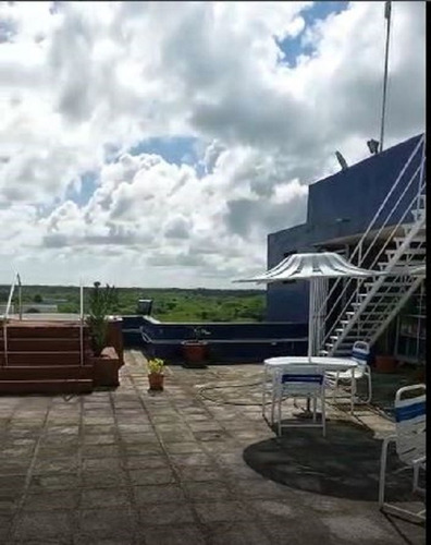 Se Vende Excelente Conjunto Residencial Y Comercial, Ubicado En La Carretera Higuerote-caracas. Ef