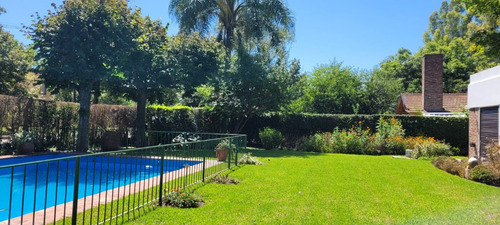 Venta Casa Cc San Carlos 250 M² Lote 880 M² 4 Dorm.