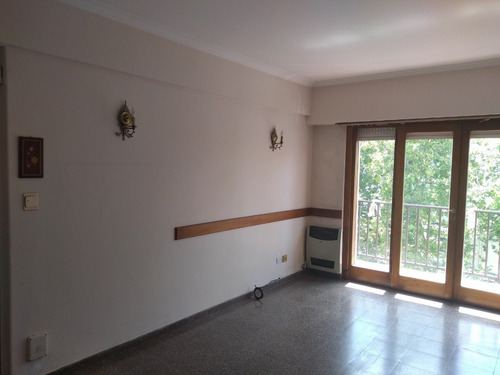 Imagen 6 de 22 de Departamento De 3 Ambientes - A La Calle - Moreno 3100