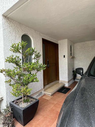 ¡casa En Venta En Condominio A Una Calle De Tollocan Y 5 Minutos De Town Square!