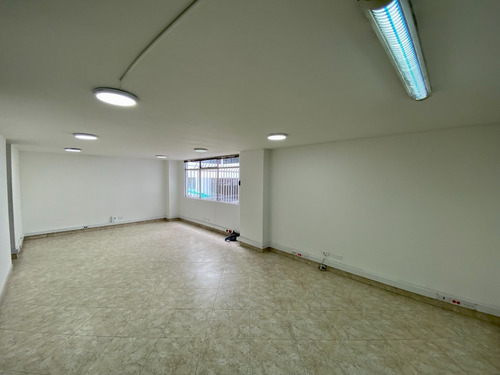 Imagen 4 de 22 de Arriendo Oficina 39m2. Chicó, Carrera 15. Piso 2, Espacio Amplio Vista Lateral, Con 1 Cupo De Parqueadero