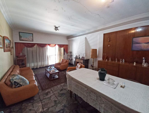 Venta Casa 5 Ambientes Con Galpón / Terraza / Balcón / Patio En Lote Propio En Mataderos
