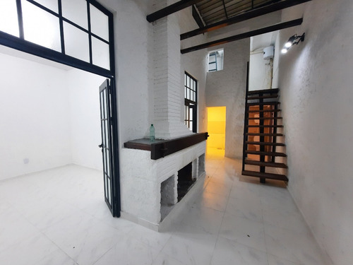 Casablanca - Casa En Planta Baja Al Frente De Estilo, Totalmente Reciclado.