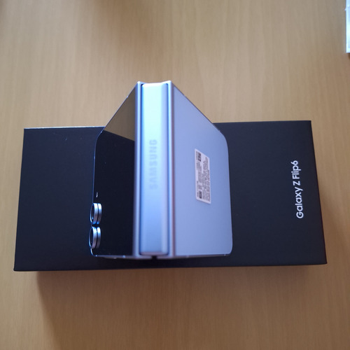 Samsung Galaxy Z Flip6 (Usado)