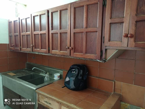 Imagen 6 de 13 de Edificio Ubicado Detras De La Escuela Basica Nacional Araguita I.