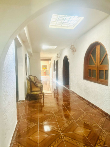 Se Vende Casa En San Antonio De Los Altos 550m2, 5h/5+½b/3p