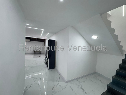 Tm. #25-13675. Casa Totalmente Remodelada En Venta, En El Cafetal