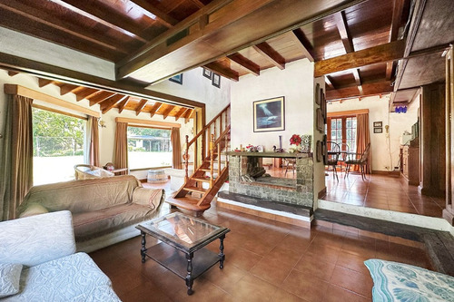 Casa En Venta En Barrio Parque Belen De Escobar