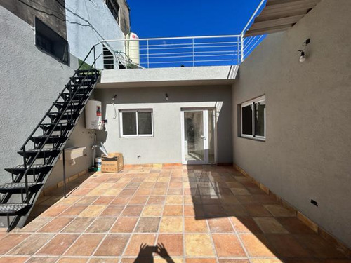 Ph Tipo Casa A Estrenar, De 3 Amb, Con Patio Y Tza Propia En Parque Chacabuco, En Venta