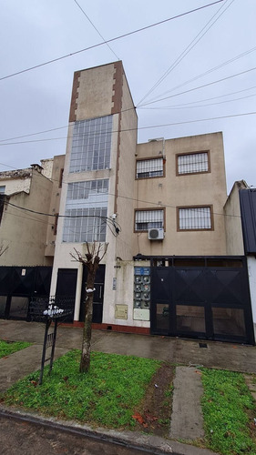 Imagen 2 de 12 de Departamento En Venta En Caseros