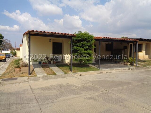 Casa En Venta En Urb. La Mendera, Cabudare Lara/*/ Cdesar Bullones Vende/*/