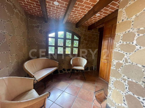 Casa En Renta, Estilo Colonial, 4 Recámaras, Jardín, San Pedro Cholula, Puebla