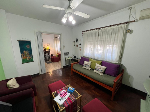 Casa 5 Ambientes Venta Flores Con Patio