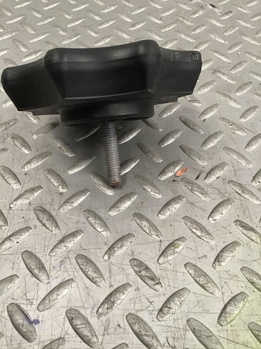 Tuerca Refaccion Vw Polo 1.6 Comforline Aut. Tiptronic 13/20 (Usado)