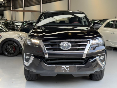 Toyota Hilux SW4 2.8 SRX 4X4 7 LUGARES 16V TURBO INTERCOOLER DIESEL 4P AUTOMÁTICO