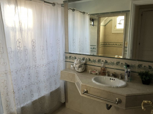 Venta De Imponente Propiedad De Categoría, Saint Thomas Sur