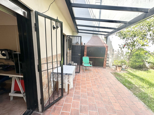Venta De Hermosa Casa En Parque Chacabuco