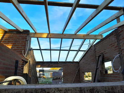 Cómodo Chalet 3 Dormitorios. A Construir En 30 Días. Construcción Tradicional