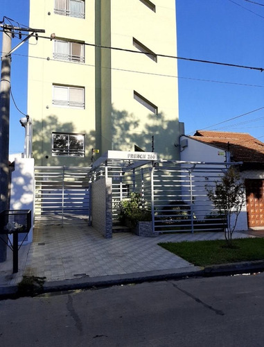 Imagen 9 de 10 de Departamento En El Centro De Campana